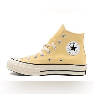Never worn, brand new, still in box, yellow size 8 women’s converse!